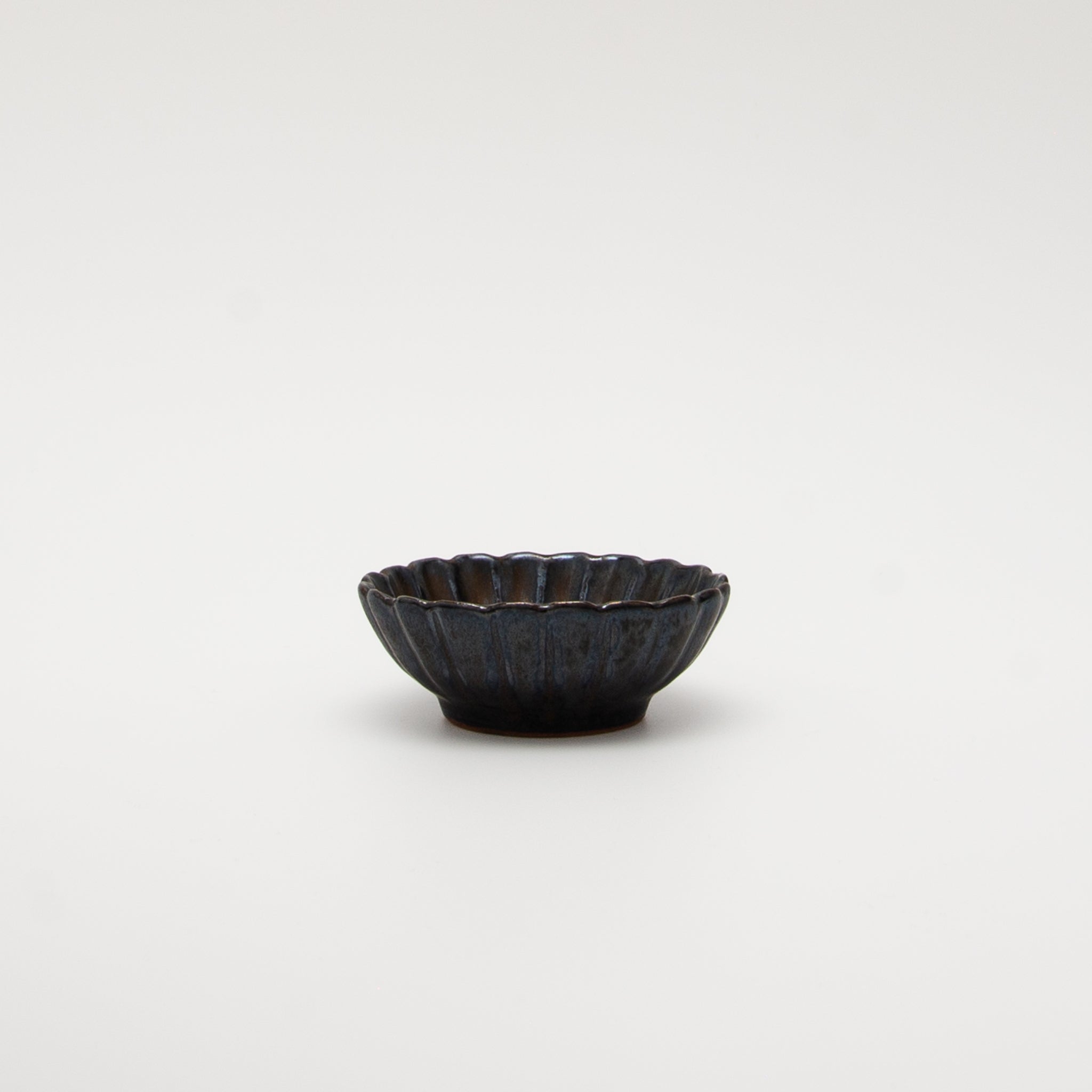 Seto Ware Flower Shaped Mini Bowl Black Gold