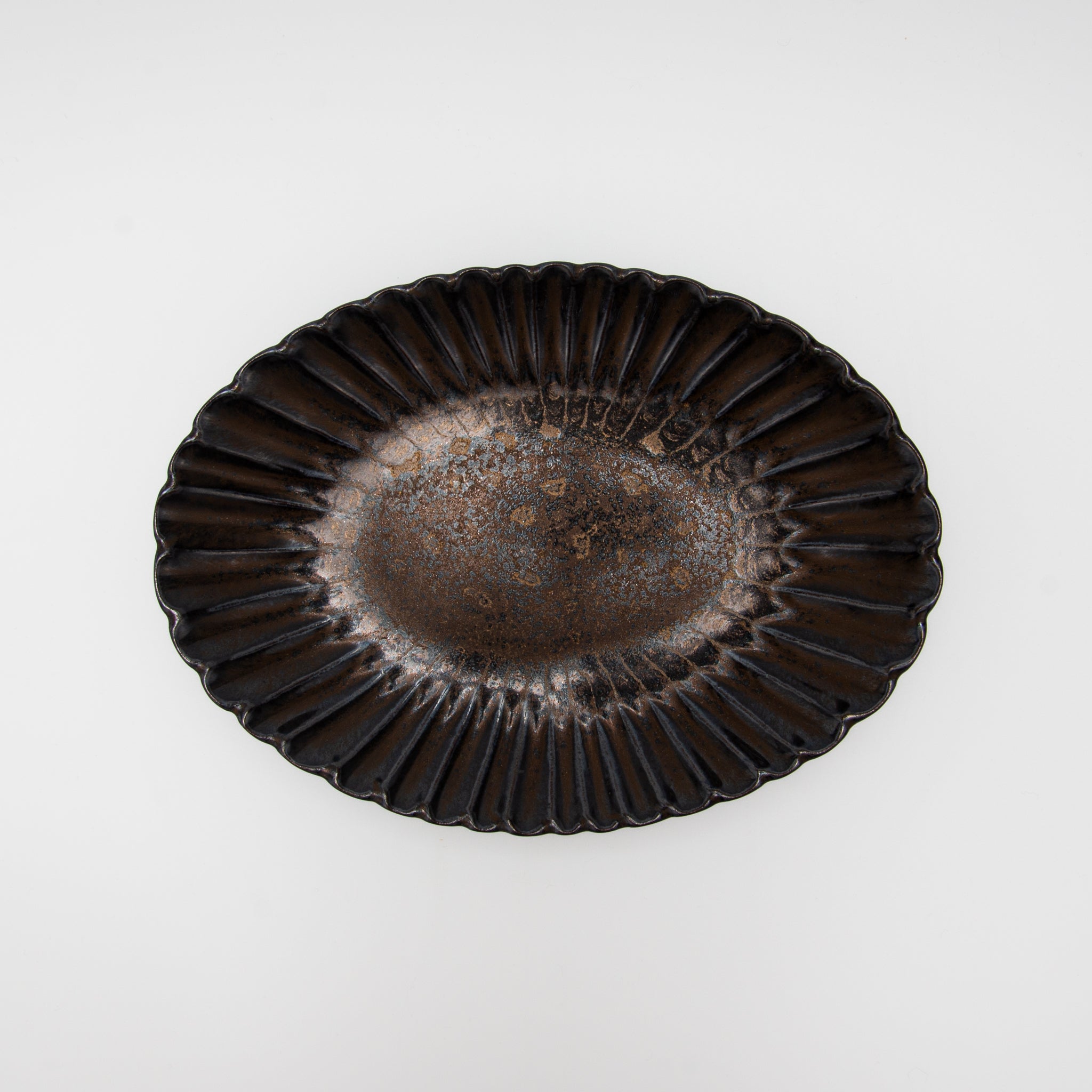 Seto Ware Flower Shaped Plate Oval Black Gold