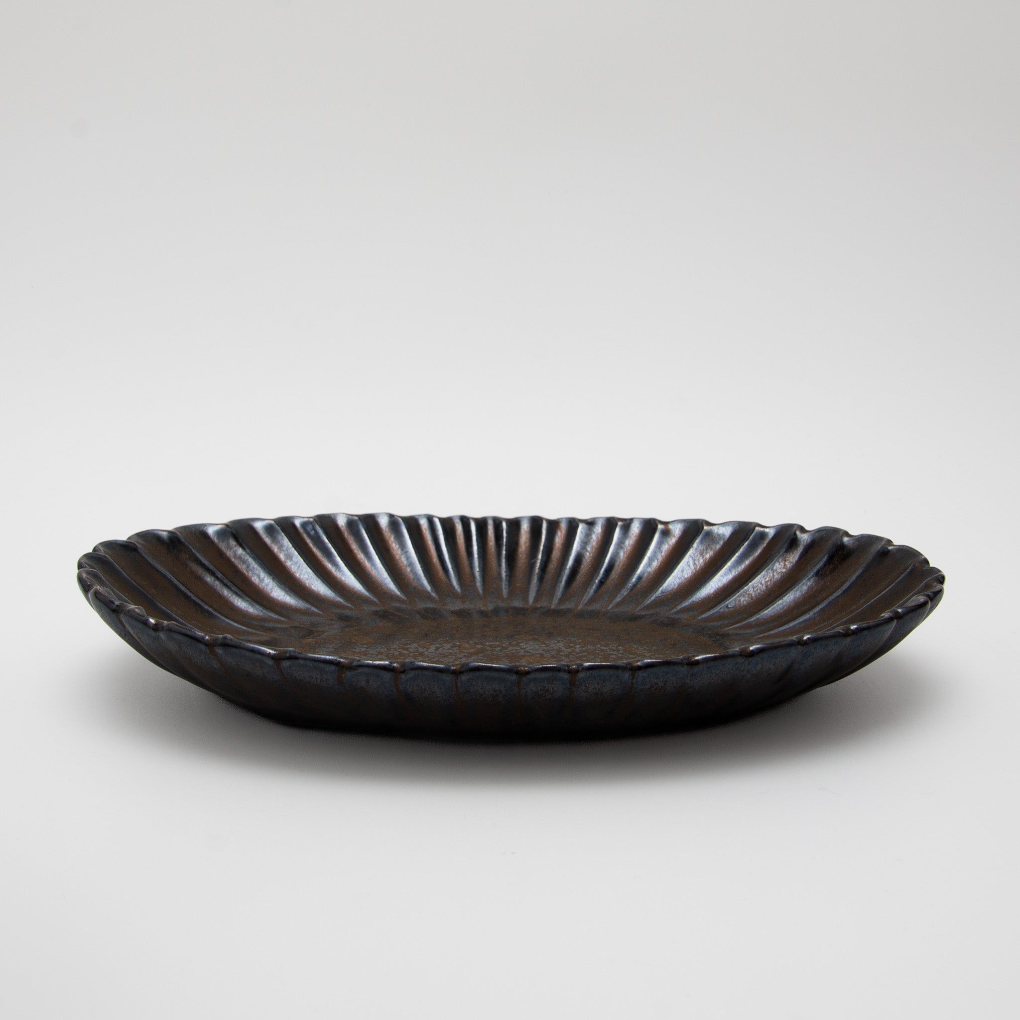 Seto Ware Flower Shaped Plate Oval Black Gold