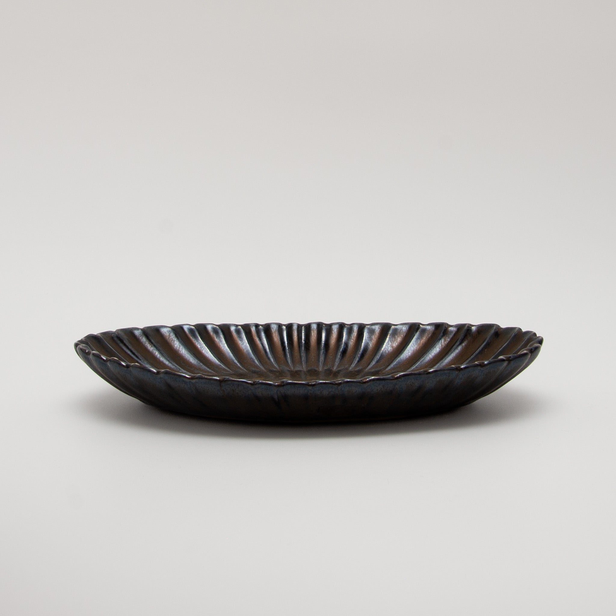 Seto Ware Flower Shaped Plate Oval Black Gold