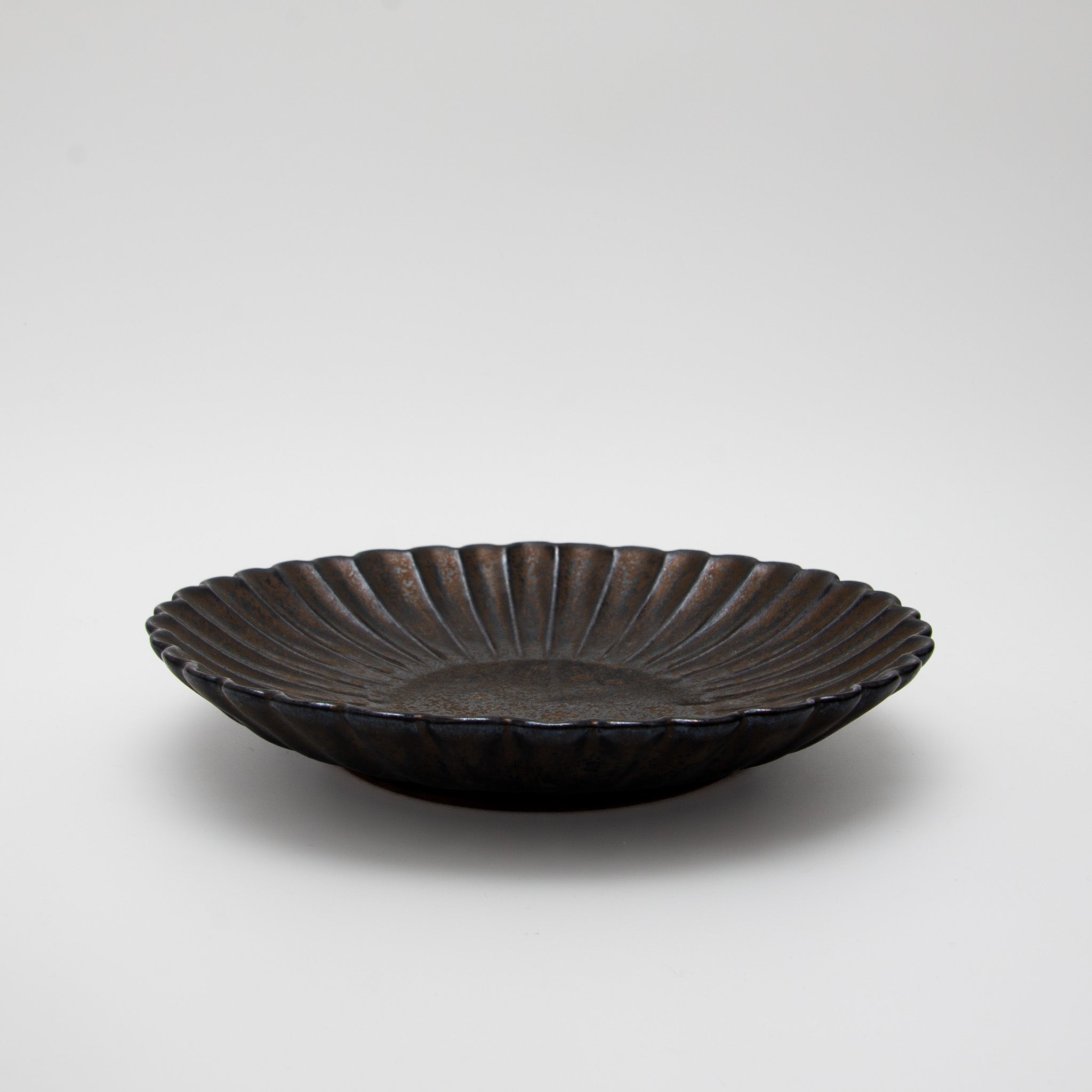 Seto Ware Flower Shaped Plate Black Gold