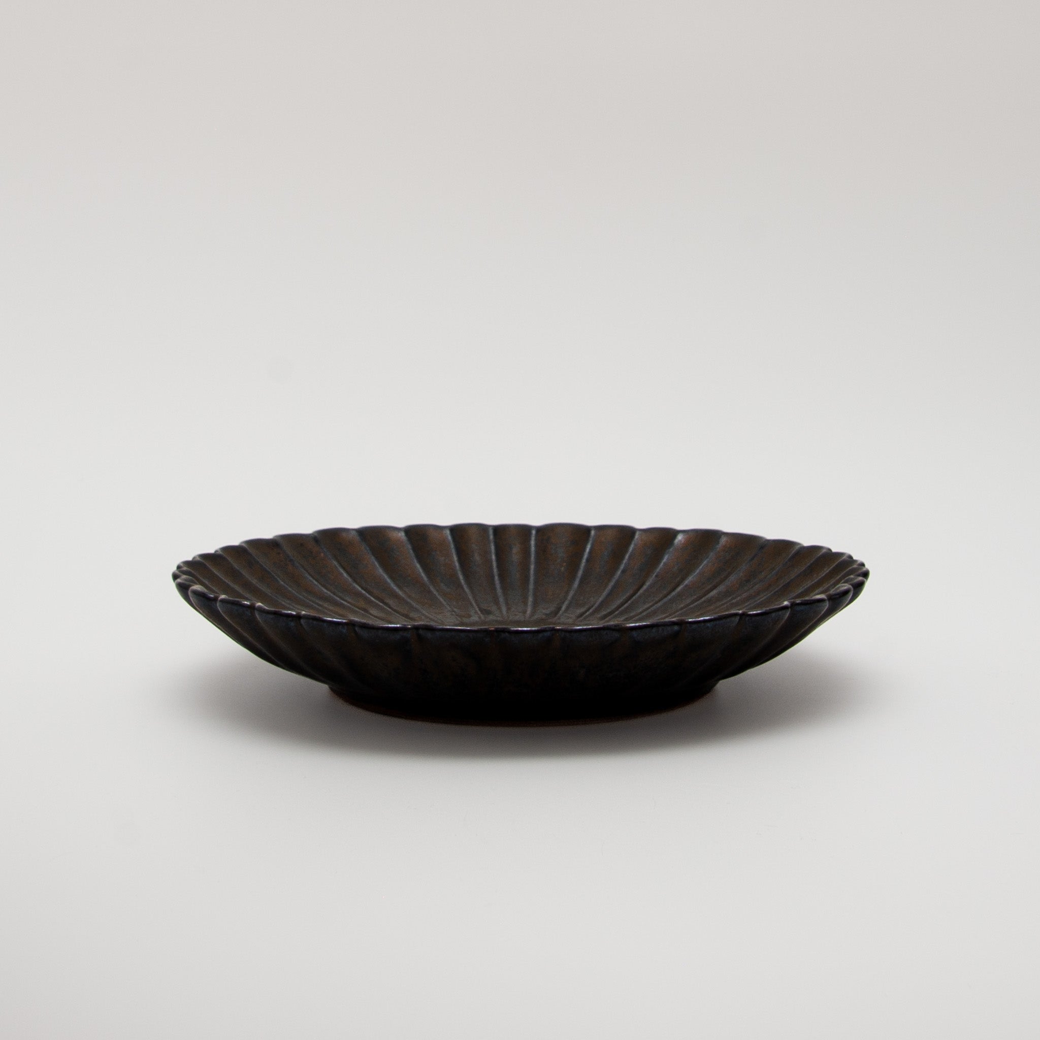 Seto Ware Flower Shaped Plate Black Gold