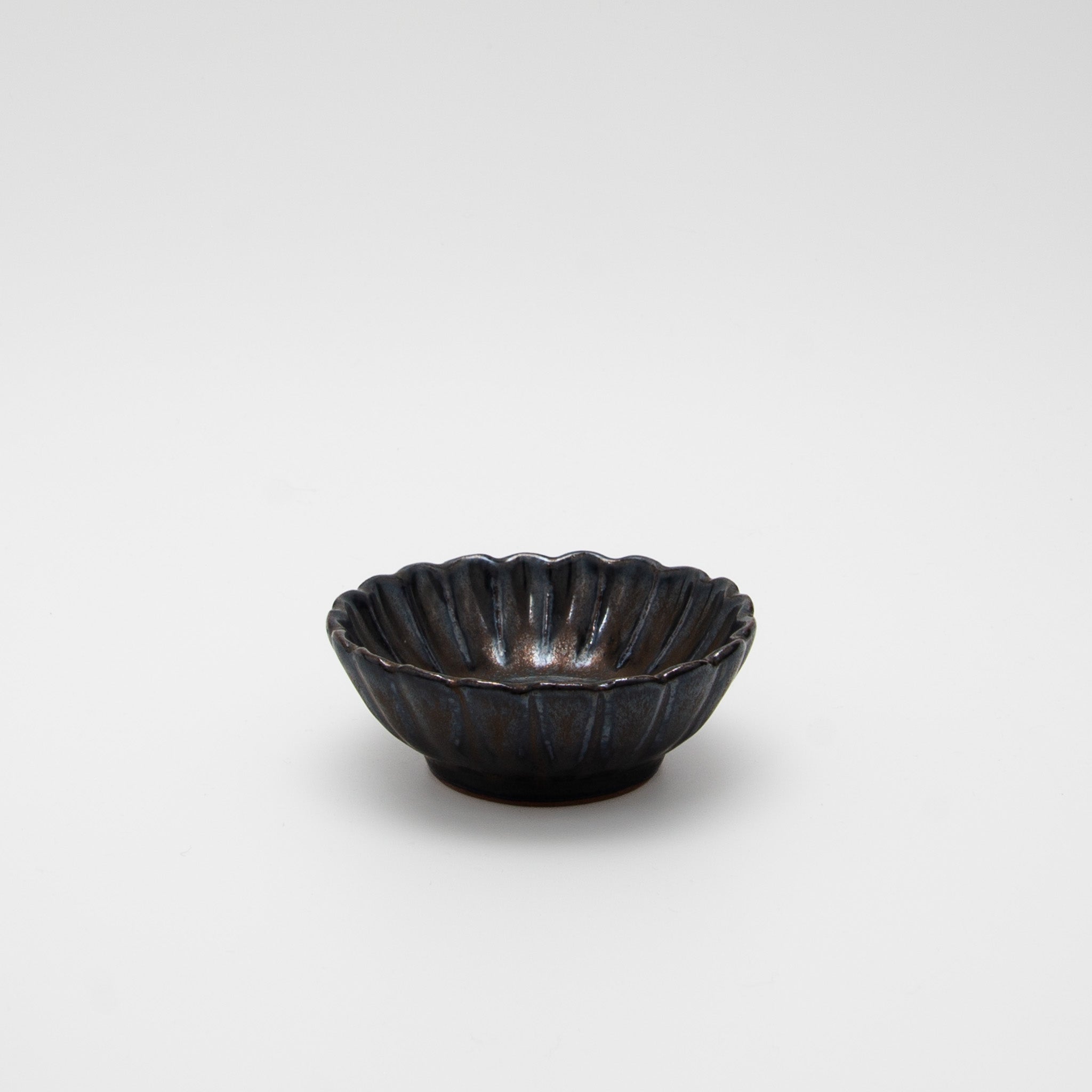 Seto Ware Flower Shaped Mini Bowl Black Gold