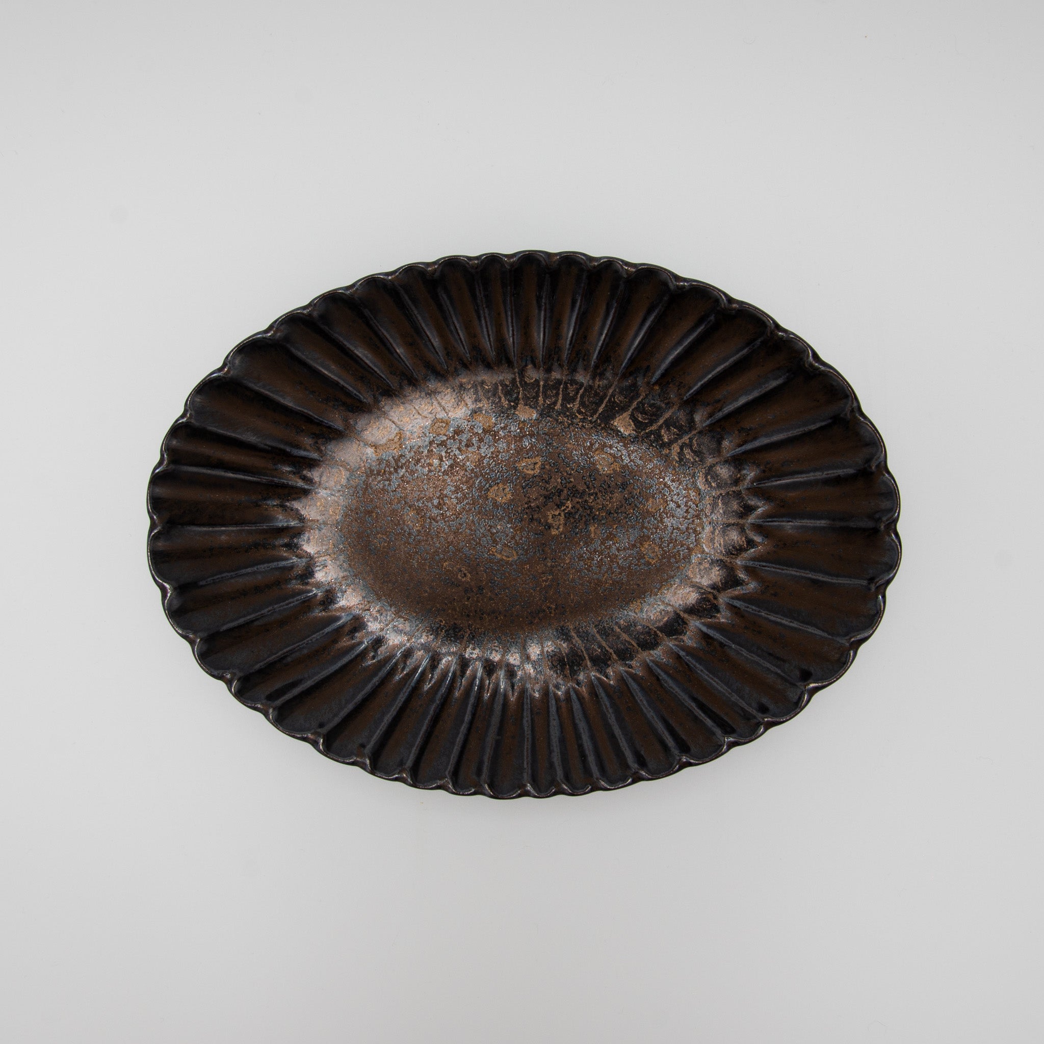Seto Ware Flower Shaped Plate Oval Black Gold