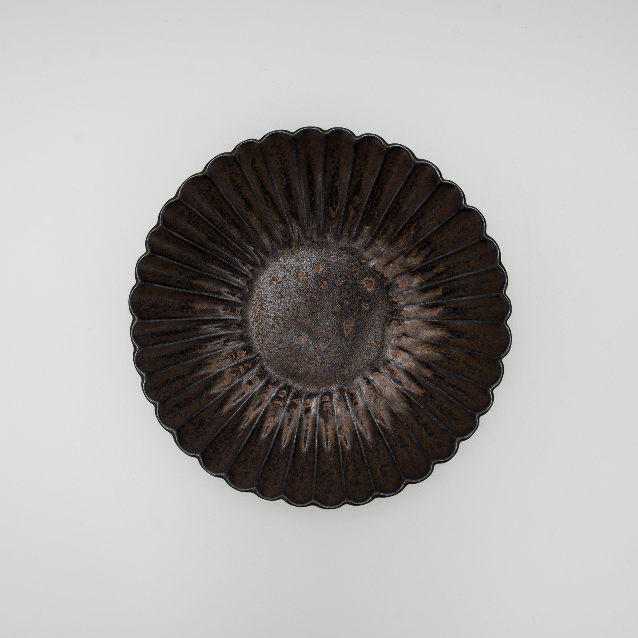 Seto Ware Flower Shaped Plate Black Gold